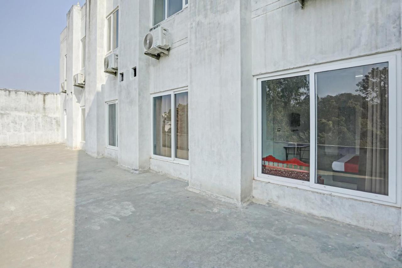 Oyo Flagship 80971 The Lime Tree Барейли Екстериор снимка